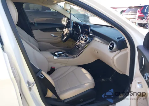 2016 Mercedes-Benz C 300 из США, поврежденный, VIN 55SWF4JB6GU155033